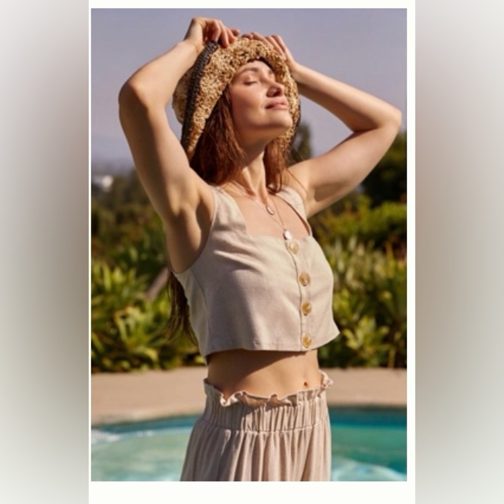 FLAT WHITE SQUARE-NECK CROP TOP, size S